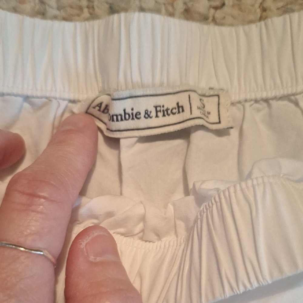 Abercrombie & Fitch White Ruffled Top - Picture 2 of 2